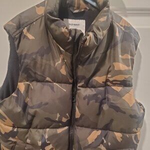 Kids Old Navy camo puffy vest